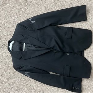 Roar mens two-pieces single-breasted suit; black color; size S; never worn